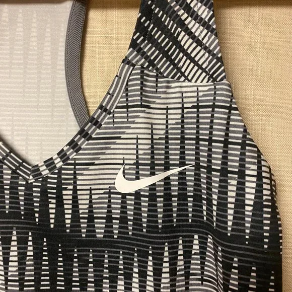 EUC Nike Court Dri-Fit Tennis Tank - Picture 3 of 4